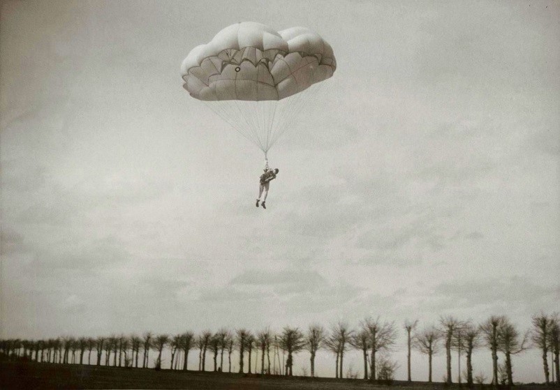 İlk paraşüt denemeleri